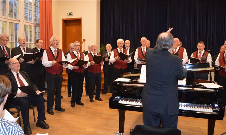 Die beteiligten Chöre begeisterten das Publikum.Fotos: AB