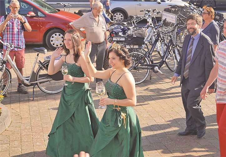 Die bezaubernden Majestäten begrüßten die zahlreichen Besucher.