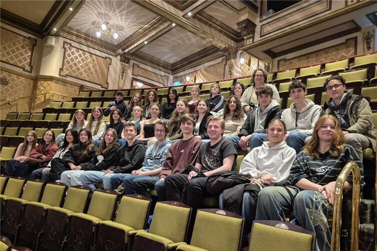 Die bilingualen Kurse im Victoria Palace Theatre nach der beeindruckenden Aufführung des Musicals Hamilton 