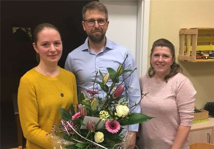 Die bisherige 1. Vorsitzende Barbara Biesecke und 2. Vorsitzende Jürgen Hennig gratulierten Patricia Müller zur Wahl.  privat