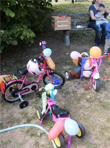 Die bunt geschmückten Rädchen.