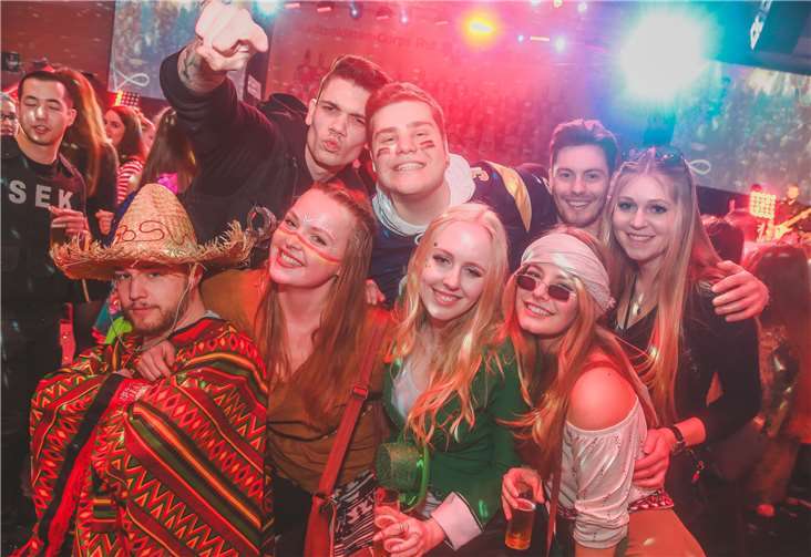 Die bunt kostümierten Jecken hatten allen Grund zu Feiern.