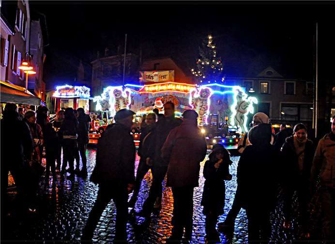 Die bunte Lichterpracht begeisterte die Besucher.