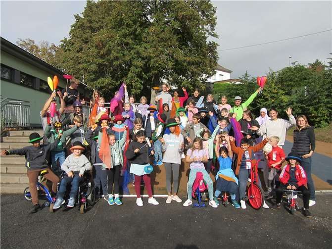 Die bunte Welt des Zirkus lockte wieder 40 Kinder im Alter von sieben bis 14 Jahren zur inklusiven Zirkusfreizeit „Manege frei!“.  Foto: Eva Falkenburg