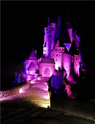 Die bunten Lichter sorgten für eine mystische Stimmung.