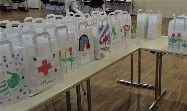 Die bunten Tüten der Kinder.