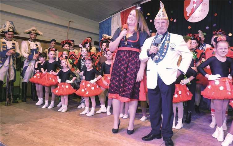 Die charmante Obermöhn Jana Strunk und der Moderations-Profi, Sitzungspräsident Alfons Mauermann führten souverän durch das abwechslungsreiche Programm. Fotos: FRE