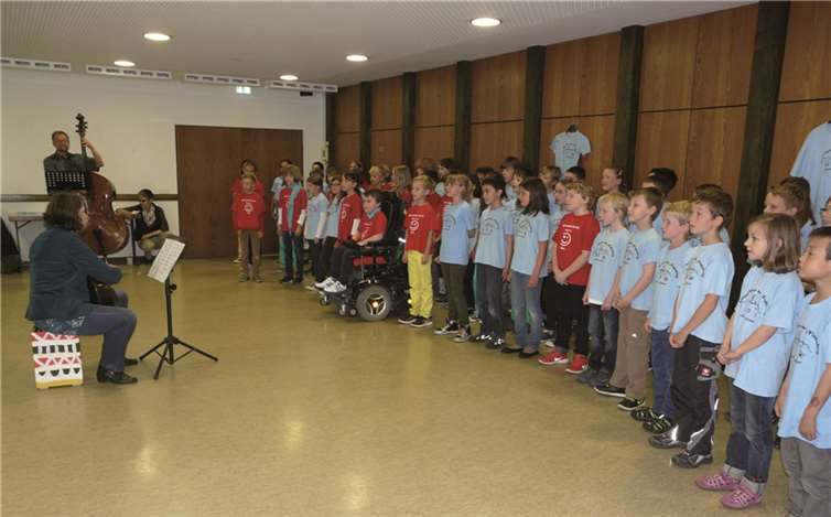 Die dargebotenen Lieder zeugten mit ihren Texten von einem erstrebenswerten Gemeinschaftsgefühl.