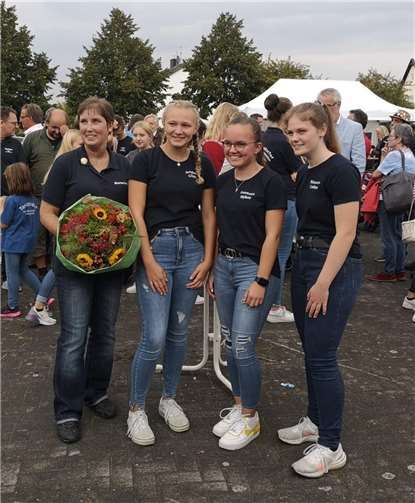Die designierten Tollitäten: Prinzessin Melanie I. (Saftig, geb Mauel); Jugenddreigestirn Jungfrau Lillith (Kalff), Prinzessin Mylène (Declair),Bäuerin Celina (Berke). Foto: Fidele Burgfrauen Wormersdorf