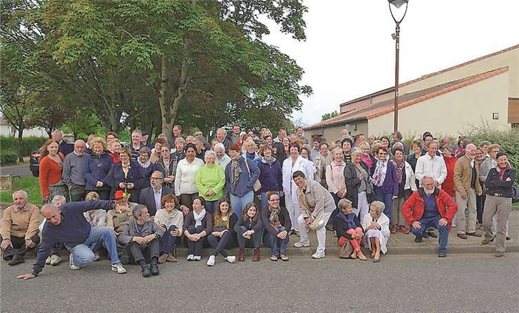 Die deutschen und italienischen Gäste mit ihren französischen Gastfamilien. privat