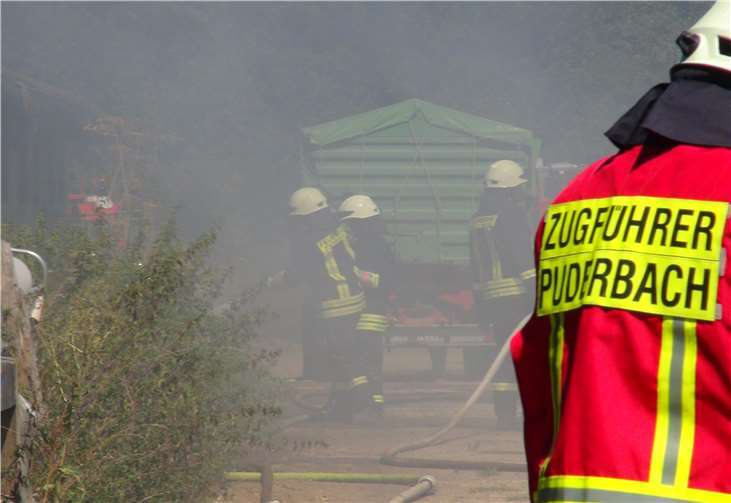 Die dichte Rauchwolke war bereits von Weitem zu erkennen.  Feuerwehr VG Puderbach