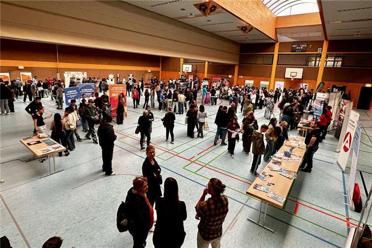 Die diesjährige Berufsmesse der Integrierten Gesamtschule Remagen.Foto: Marcus Wald