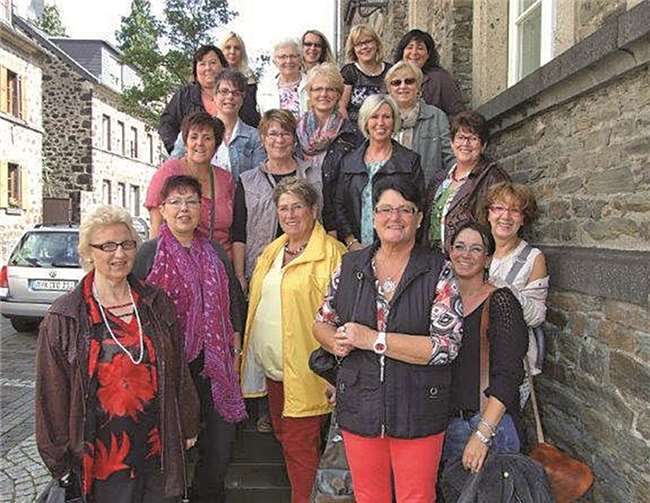 Die diesjährige Sommertour führte die Nickenicher Möhnen zum Winzerhöfefest nach Alken. privat