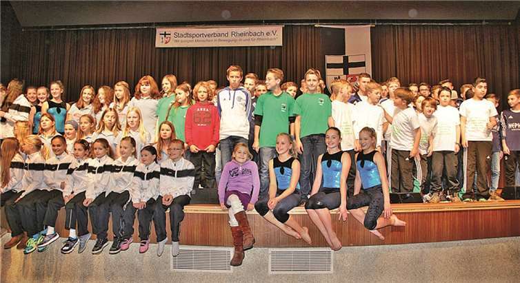 Die diesjährige Sportlerehrung durch die Stadt und den Stadtsportverband war wieder ein großer Erfolg. (Hier die Jugendlichen und Kinder vor ihrer Ehrung.) -Stein-