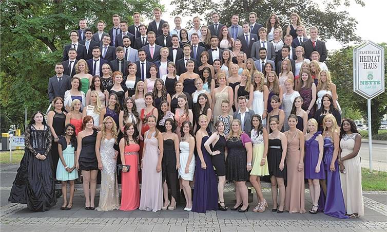 Die diesjährigen Abiturientinnen und Abiturienten der Ludwig-Erhard-Schule. Privat