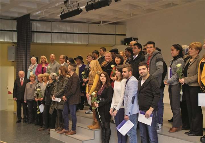 Die diesjährigen Absolventen der VHS-Integrationskurse erhielten ihre Zeugnisse. Privat