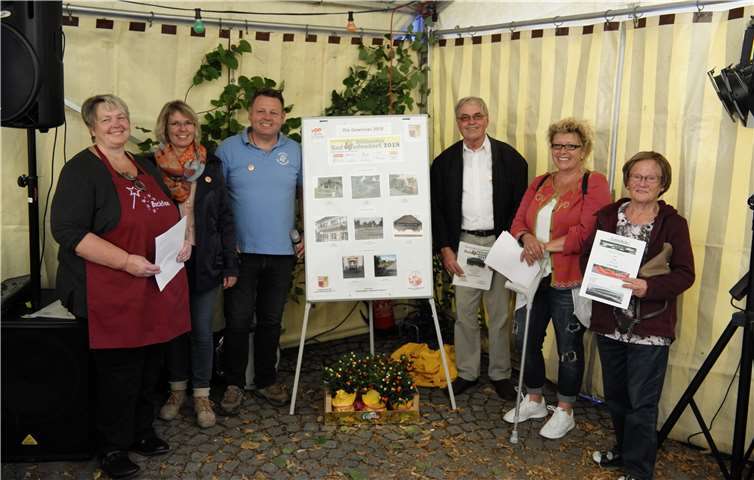 Die diesjährigen Gewinner wurden von Ortsvorsteher Alexander Albrecht ausgezeichnet.privat