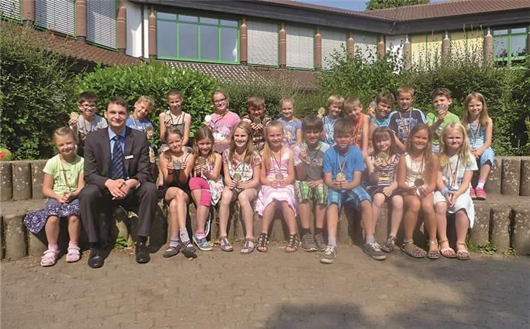 Die diesjährigen Sieger und Siegerinnen der Bundesjugendspiele 2015.privat