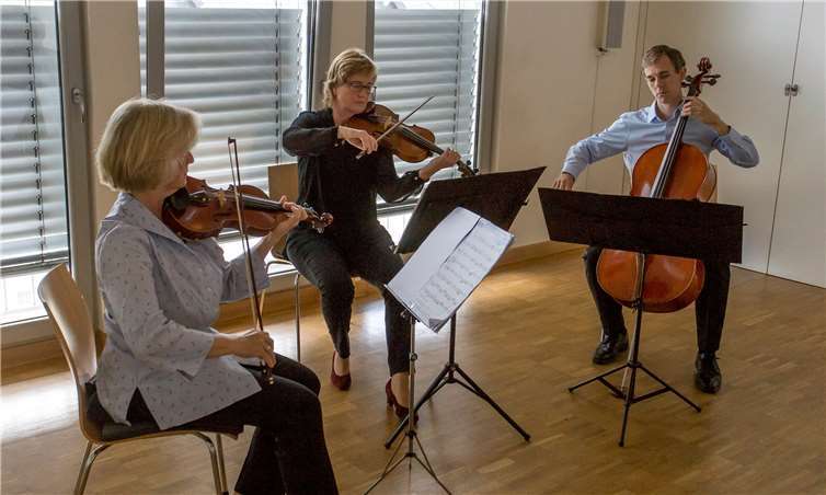 Die differenzierte Spielweise von Ricarda Bauer, Silke Link und Frederik Jäckel begeisterte das Selterser Publikum. Stadt Selters / Eckhard Schneider