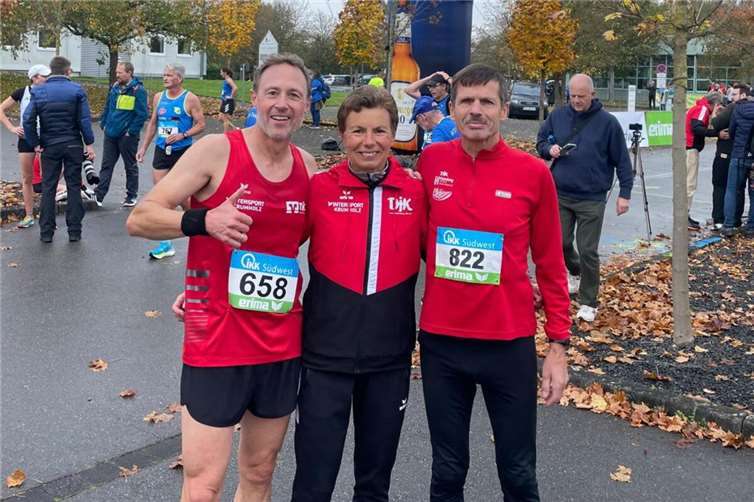 Die drei Athleten/Athletinnen der DJK Ochtendung bei den Rheinland-Meisterschaften.Foto: privat