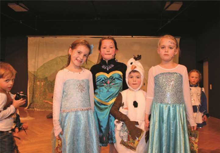 Die drei Eisköniginnen und Schneemann Olaf. privat