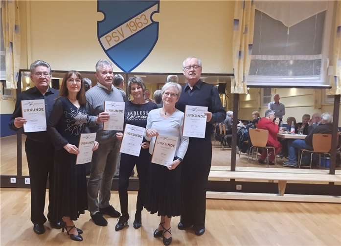 Die drei Gastpaare waren bei der 29. Abnahme zum Tanzsportabzeichen in Remagen dabei.  Fotos: privat