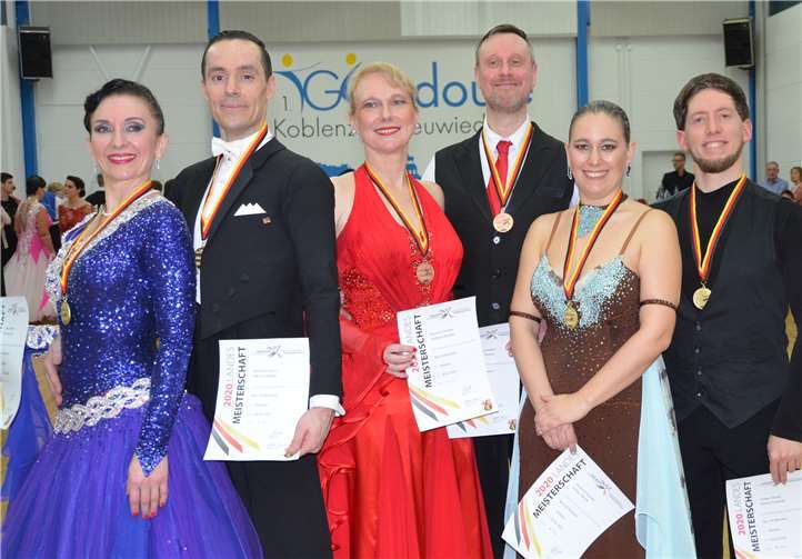 Die drei Goldmedaillen-Gewinner (v.l.): Viktoria Stelling/Benjamin Savor, Susanna Thomas/Wolfgang Diedicke, Verena Friehmelt/Thorben WinzerQuelle: 1. TGC Redoute Koblenz & Neuwied
