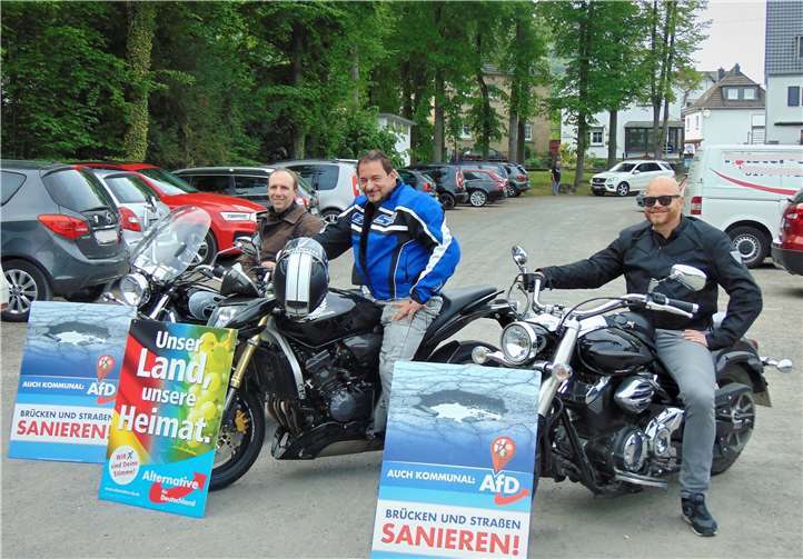 Motorradfahrer verweisen auf den schlechten Zustand der Straßen Die drei Kandidaten auf dem Motorrad (von links): Stefan Petri (Remagen), Ingo Nawa (Bad Breisig), Martin Kallweitt (Bad Neuenahr).Foto: privat