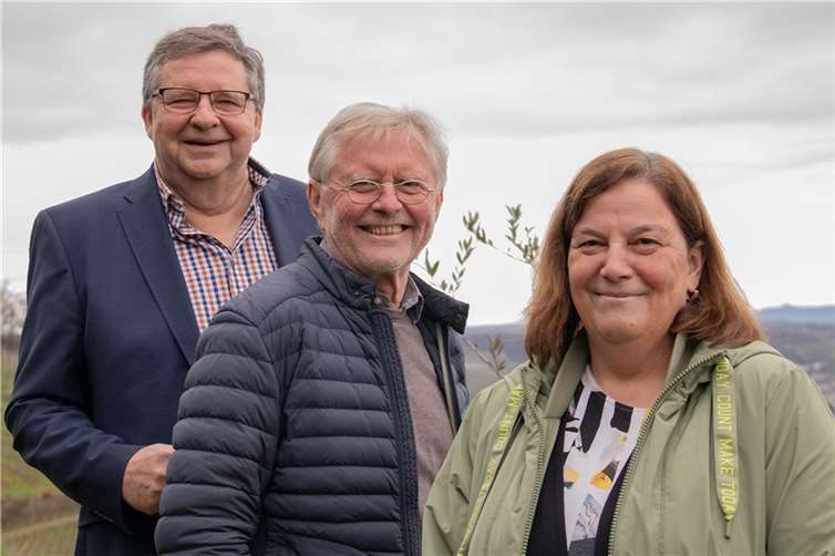 Ortsvorsteherkandidaten vorgestellt  Die drei Kandidaten der CDU zur Wahl des/der Ortsvorsteher/in: Ulrich Stieber, Ferdinand Heuwagen und Petra Lanzerath (v.l.).  Foto: Jochen Lorenz