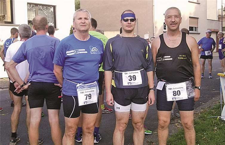 Die drei Läufer beim 45. Internationalen Nettetal Volkslauf. privat