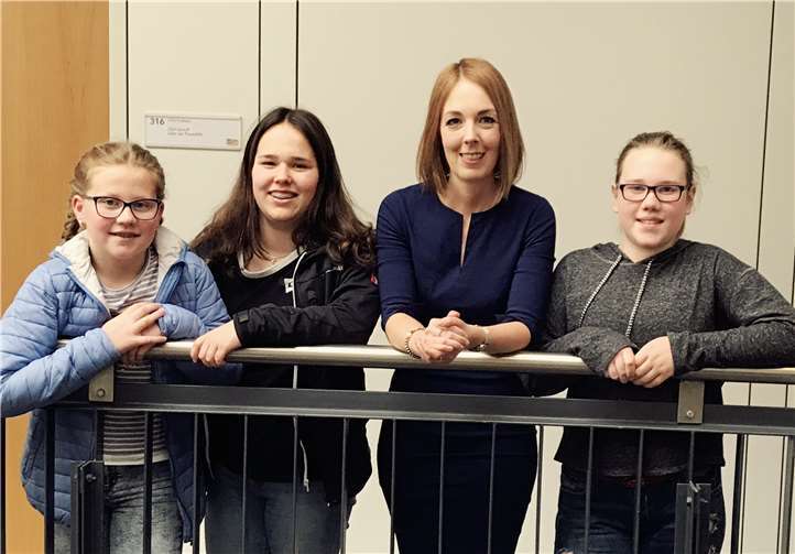 Die drei Mädchen aus Linz schauten sich unter anderem die Räumlichkeiten der CDU-Landtagsfraktion in Mainz an. privat