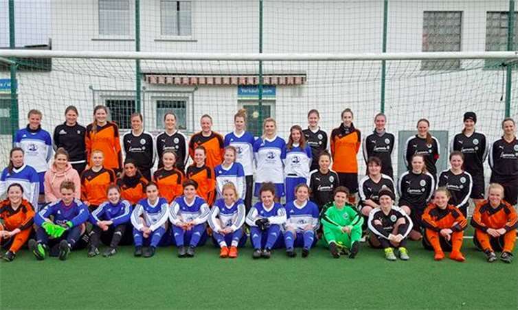 Die drei Mannschaften lieferten sich ein sichtlich faires Turnier, welches der FFC aus Frankfurt für sich entscheiden konnte.privat