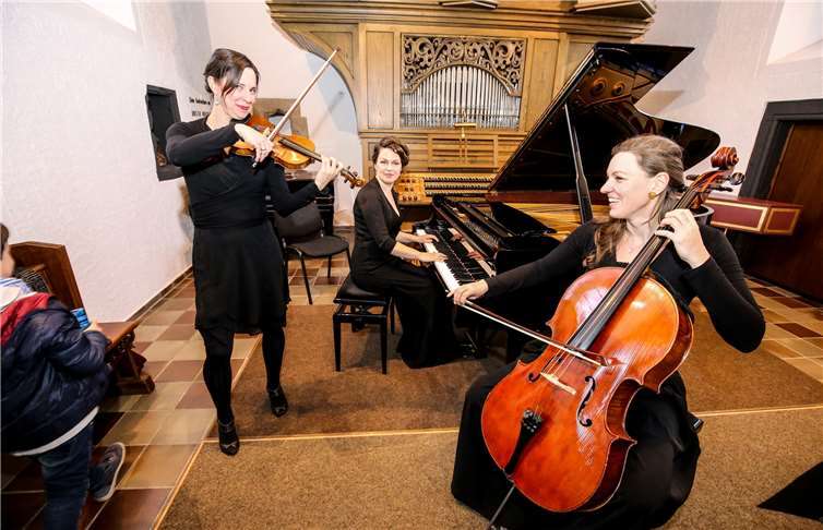 Die drei Musikerinnen begeisterten mit südamerikanischer und spanischer Rhythmik. EP