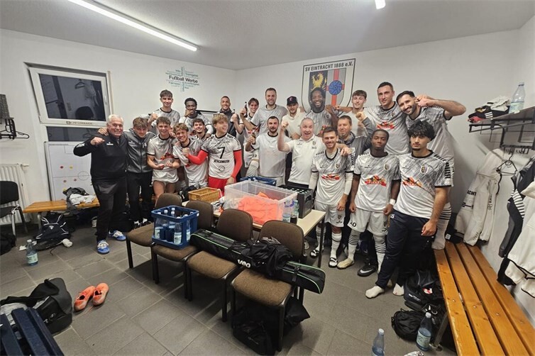 Die drei Punkte gegen den FC Emmelshausen-Karbach II konnten die Spieler des SV Eintracht Mendig selbst nicht fassen. 