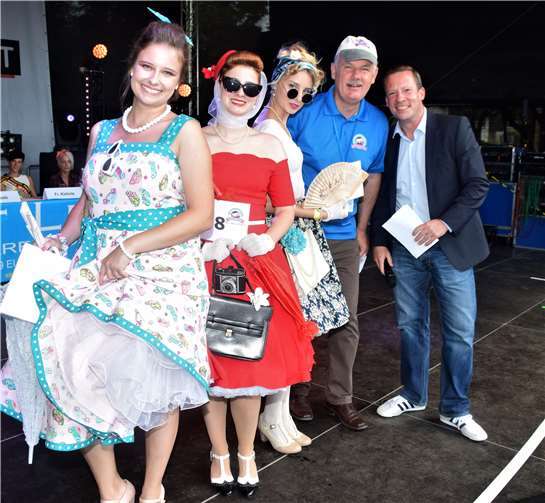 Weltstar Bonny Tyler begeisterte über 3.000 Gäste Die drei Siegerinnen: 1. Platz Christine Stüttke, 2. Platz Linda Rabisch und 3. Platz Lisa Nußbaum. -EICH-