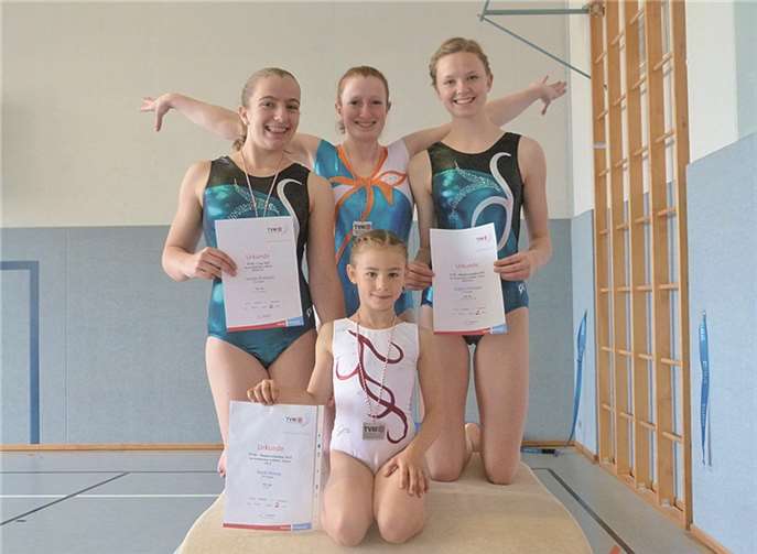 Die drei Vizemeister: Sarah Hoepp (vorne), Annika (l.) und Sophie Hofmann (Mitte), Josefine Feiden (r.).