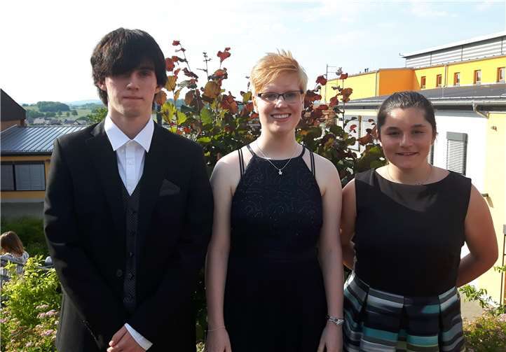 Die drei besten SchülerInnen des Abschlussjahrgangs 2019.Foto: privat