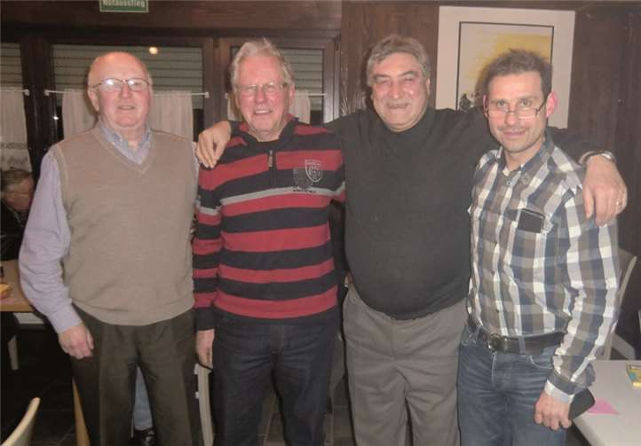 Die drei besten Spieler (von links) Wolfgang Schäfer, Paul Bungarten, Hans Peter Keller und der Vorsitzende Heribert Hänzgen.privat