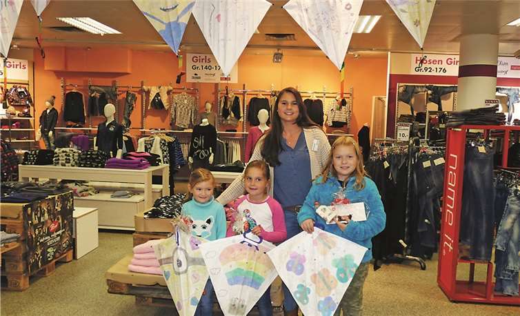 Die drei schönsten selbstgebastelten Drachen wurden prämiert.FRE