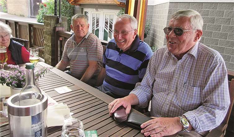 Die „drei von Tankstelle?“ privat