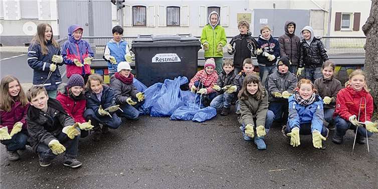 Die dritte Klasse der Gemeinschaftsgrundschule „Am Zehnthof“ in Odendorf machte sich bei ihrer Müllsammelaktion für die Allgemeinheit verdient.  VJ