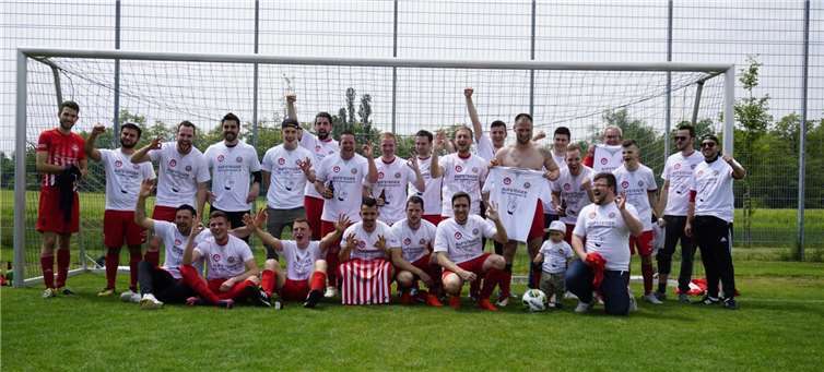 Die dritte Mannschaft der SVU freut sich über den verdienten Aufstieg. Foto: privat