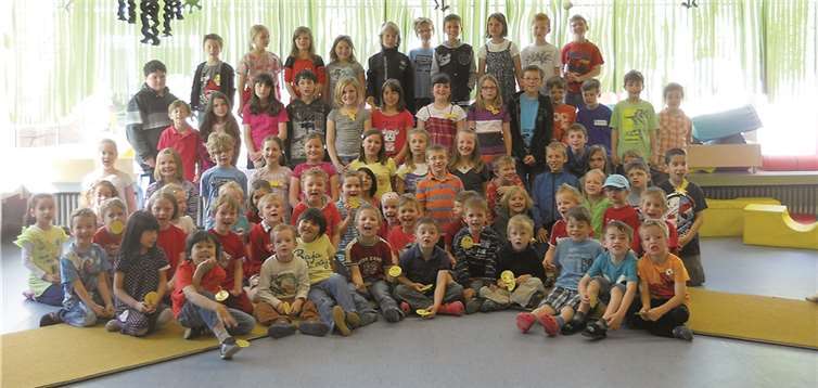 Die dritten Klassen der Grundschule Nickenich besuchten den Kindergarten St. Arnulfus.  Privat