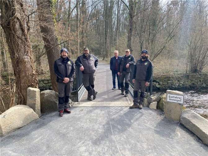 Die durch das Juli-Hochwasser der Nette im Vorjahr zerstörte Brücke am Seniorenzentrum „Maria vom Siege“ ist wieder vollständig durch den Plaidter Bauhof instandgesetzt worden und kann wieder genutzt werden. Foto: privat