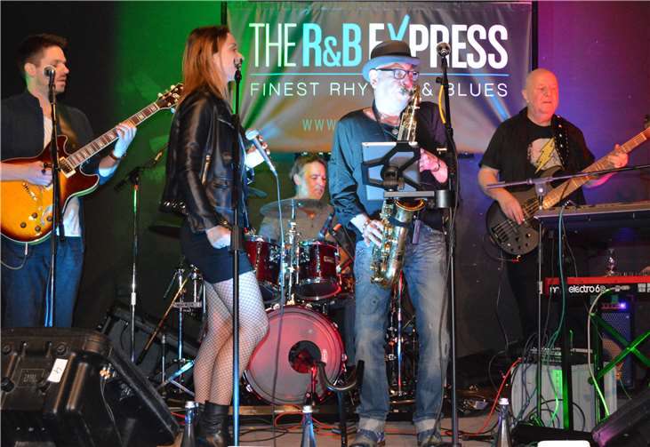 Die ehemalige Band Metropolitans heißt nun The R&B Express und wird durch den neuen Drummer Tom Klöckner verstärkt. Foto: -AB-