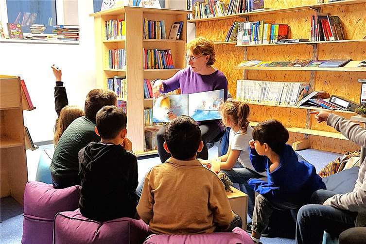 Die ehemalige Lehrerin und Schulleiterin Susanne Müller freute sich über das Leseprojekt.  Foto: privat