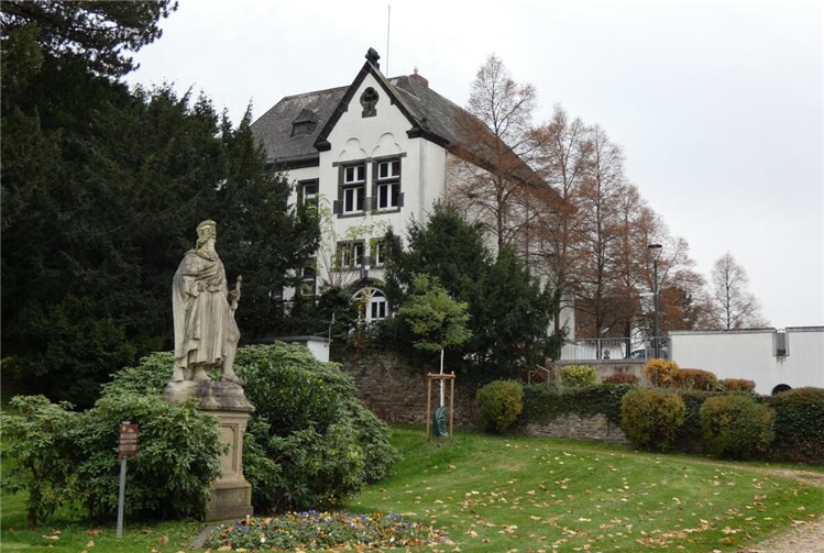 Die ehemalige Sinziger Schule „Am Schiessberg“ in der Ansicht vom Lunapark aus. Foto: Denkmalverein/Matthias Röcke