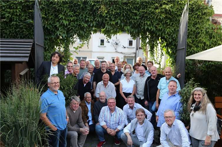 Die ehemaligen Abiturientinnen und Abiturienten freuten sich über das Wiedersehen.  Foto: Natalie Mies