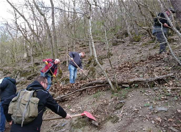 Die ehemaligen Kirmeshauptmänner engagierten sich für den Umweltschutz.