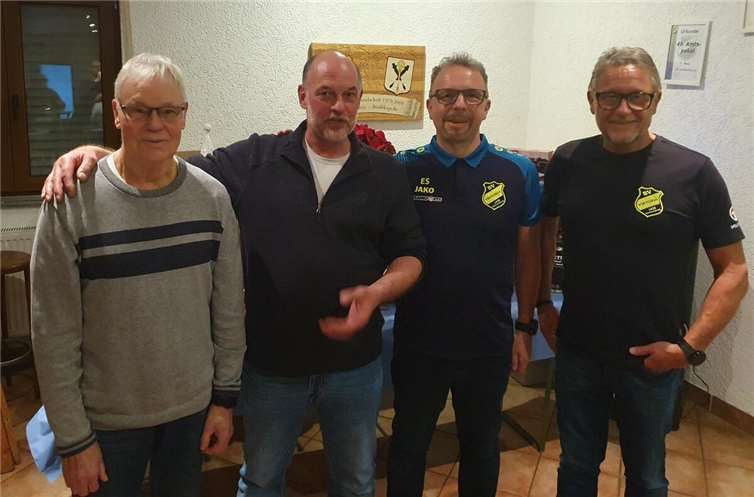 Die ehemaligen Lauftreffleiter Hans Schmalebach, Arnold Hahn, Lauftreff Leiter Eric Syburra und der 1.Vorsitzende Harald Piroth.Foto: privat